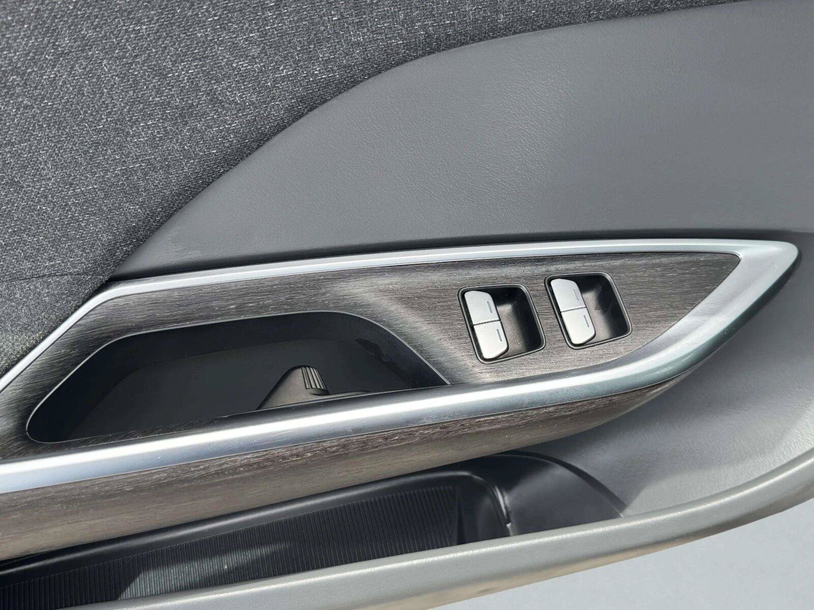 Used 2025 Lucid Air Pure RWD image 21