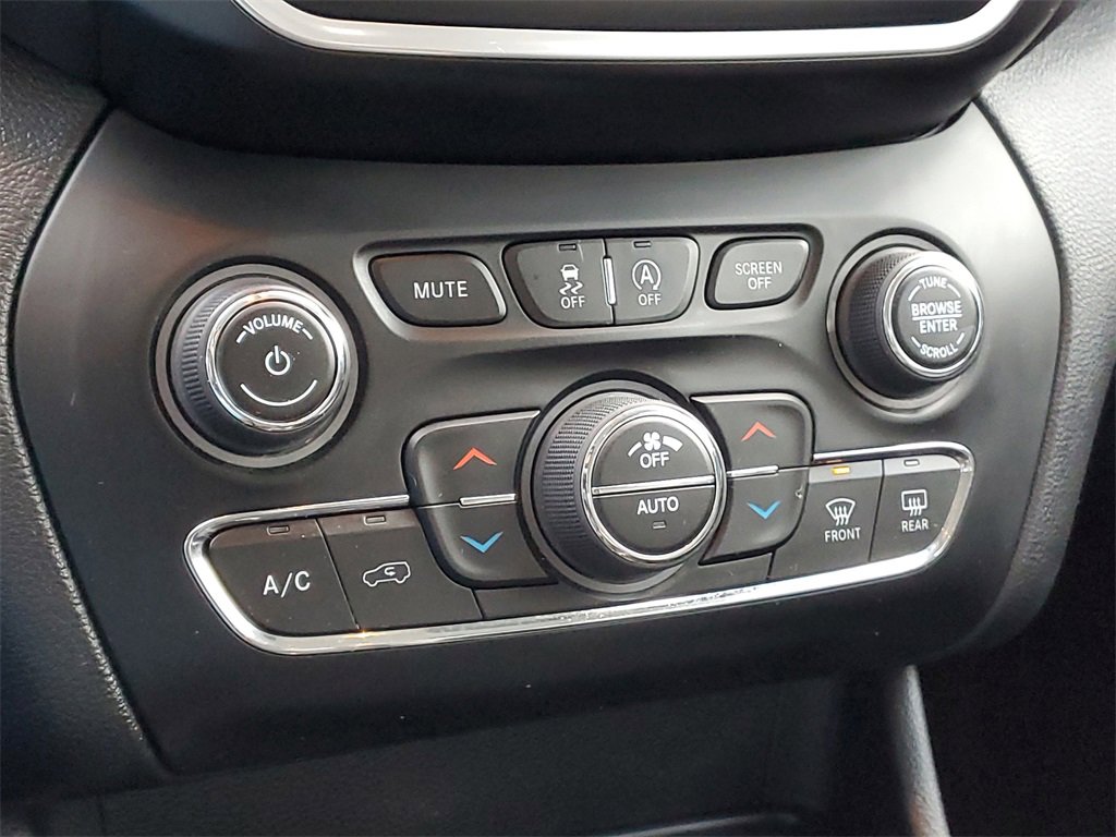 Used 2021 Jeep Cherokee Latitude Lux w/ Comfort/Convenience Group image 25