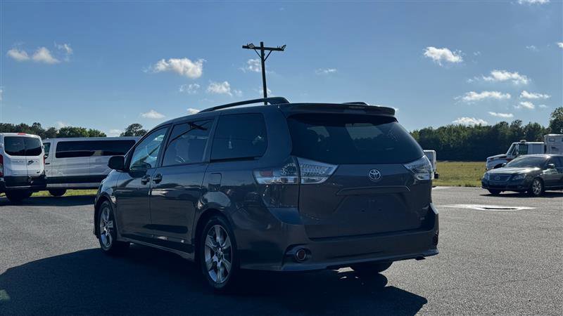 Used 2011 Toyota Sienna SE w/ Preferred Pkg FWD image 11
