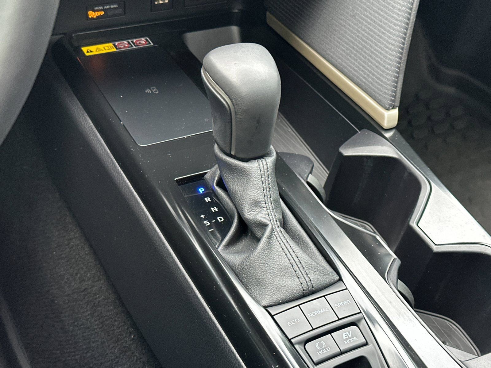 Used 2025 Toyota Camry SE w/ Multimedia Upgrade Package image 20