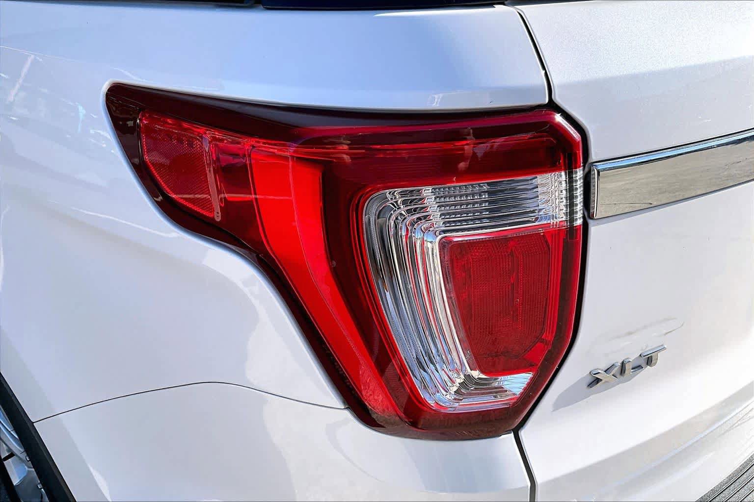 Used 2018 Ford Explorer XLT w/ Equipment Group 202A AWD/4WD image 29