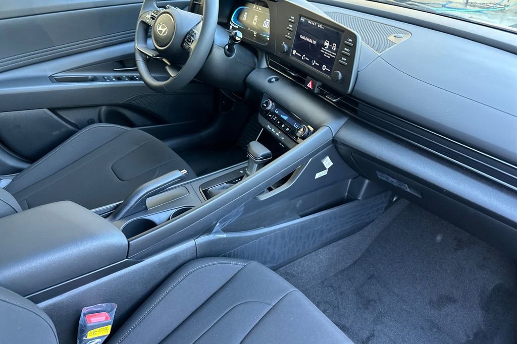 New 2025 Hyundai Elantra Sport image 12
