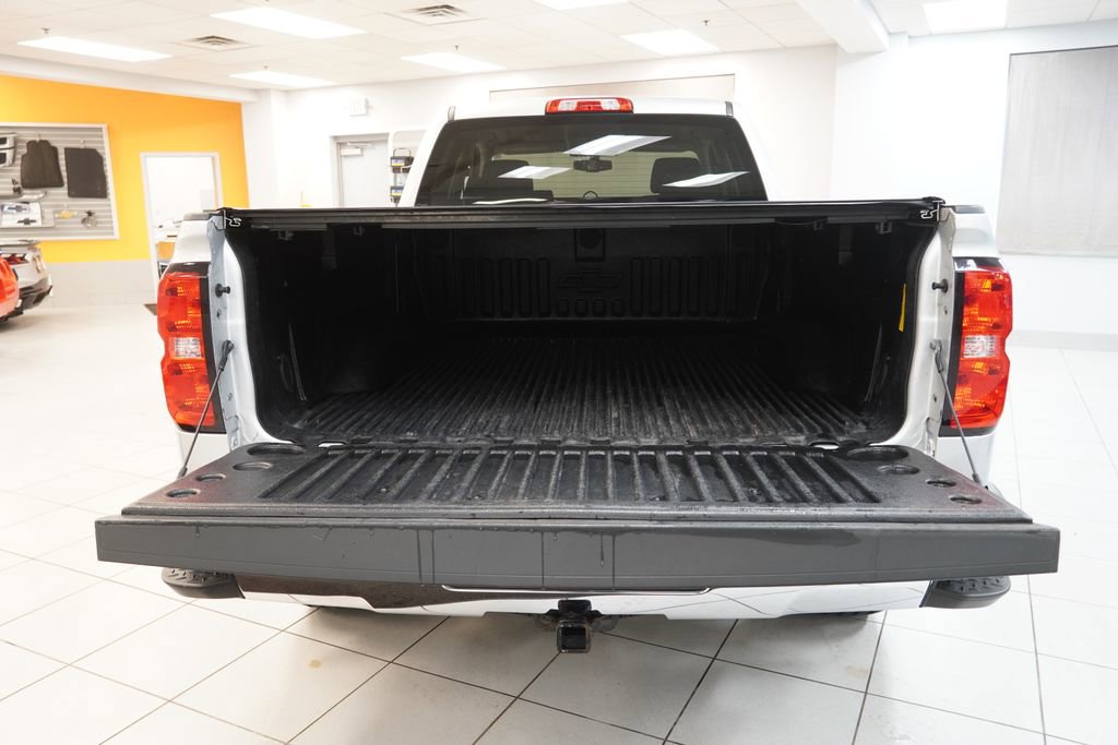 Used 2018 Chevrolet Silverado 1500 LT w/ LPO, Black Pack AWD/4WD image 9