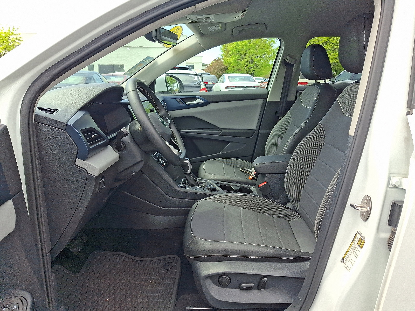 Used 2023 Volkswagen Taos SE AWD/4WD image 13