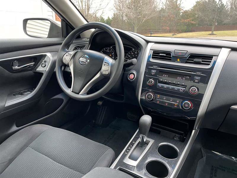 Used 2014 Nissan Altima 2.5 S w/ Sport Value Package image 10