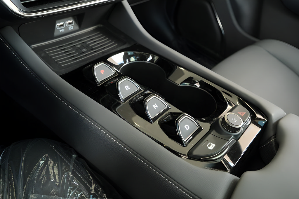New 2025 VinFast VF 8 Plus AWD/4WD image 13