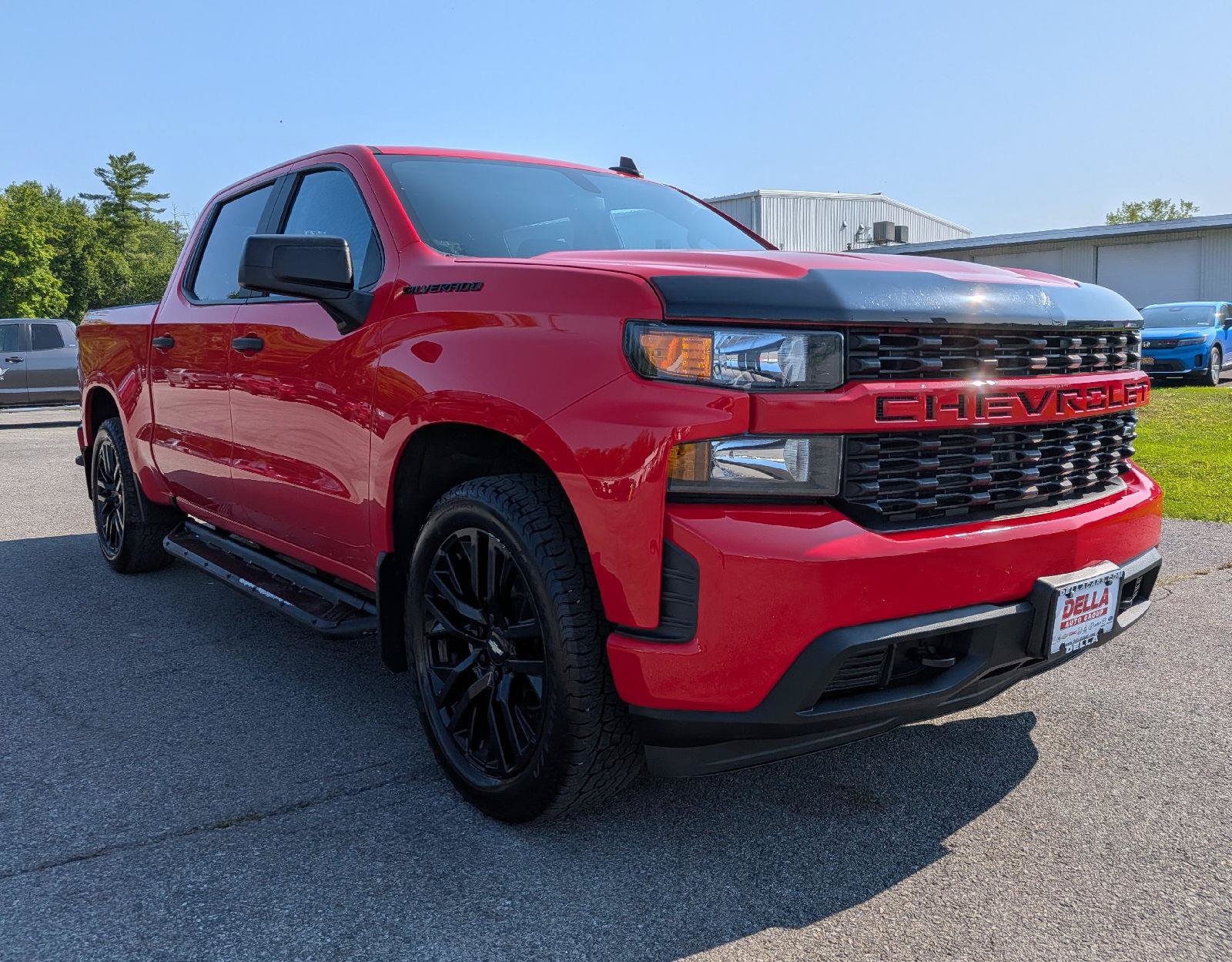 Used 2020 Chevrolet Silverado 1500 Custom w/ Custom Value Package AWD/4WD image 3