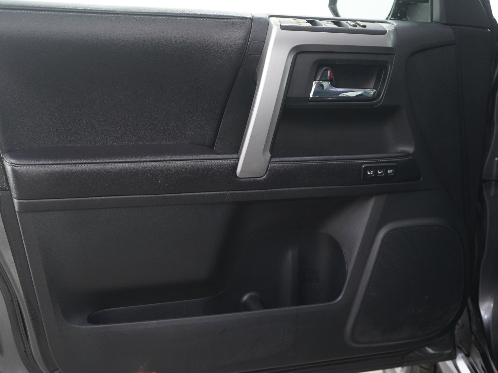 Used 2016 Toyota 4Runner Limited image 19