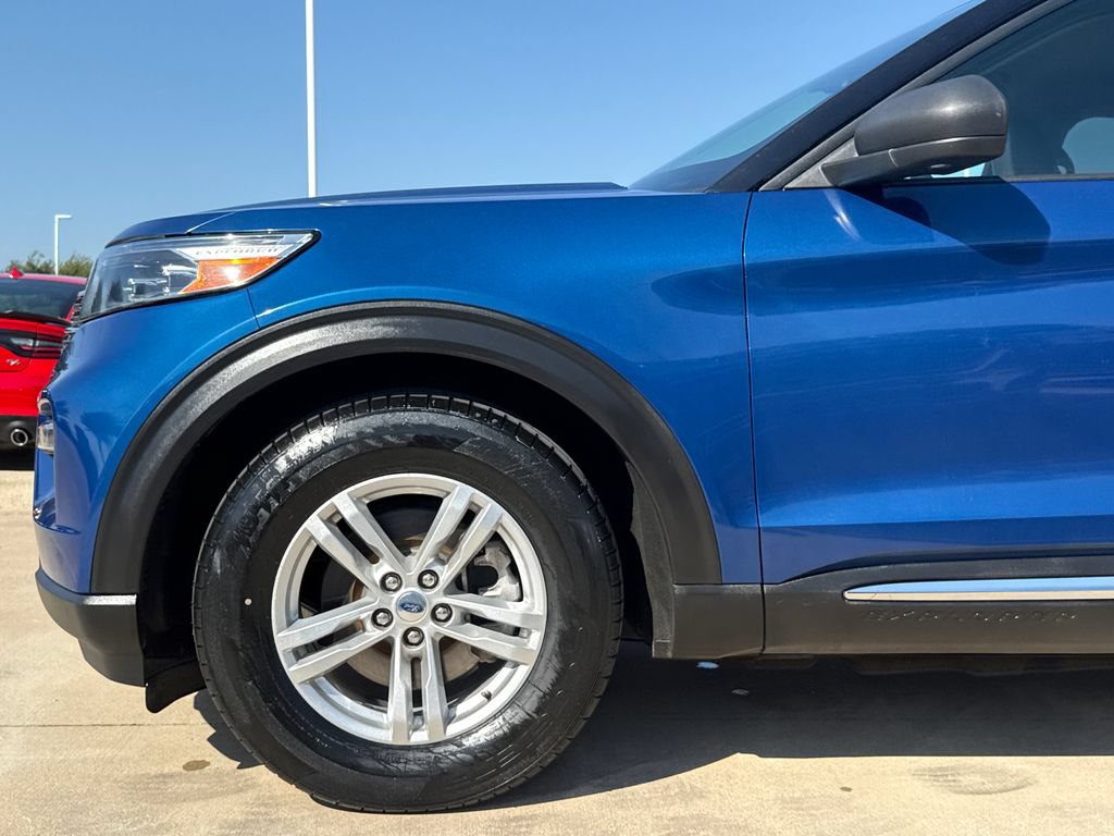 Used 2023 Ford Explorer XLT w/ Equipment Group 202A RWD image 5
