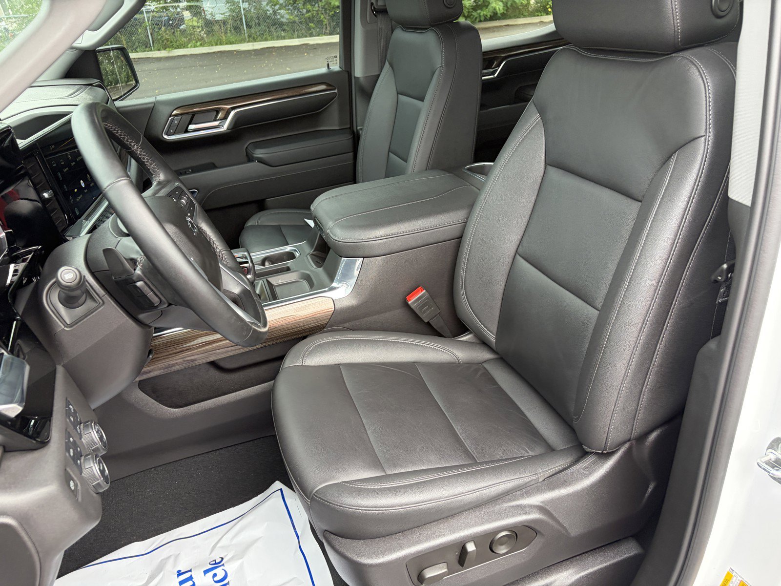 Used 2023 Chevrolet Silverado 1500 LT Trail Boss w/ LT Trail Boss Premium Package AWD/4WD image 11