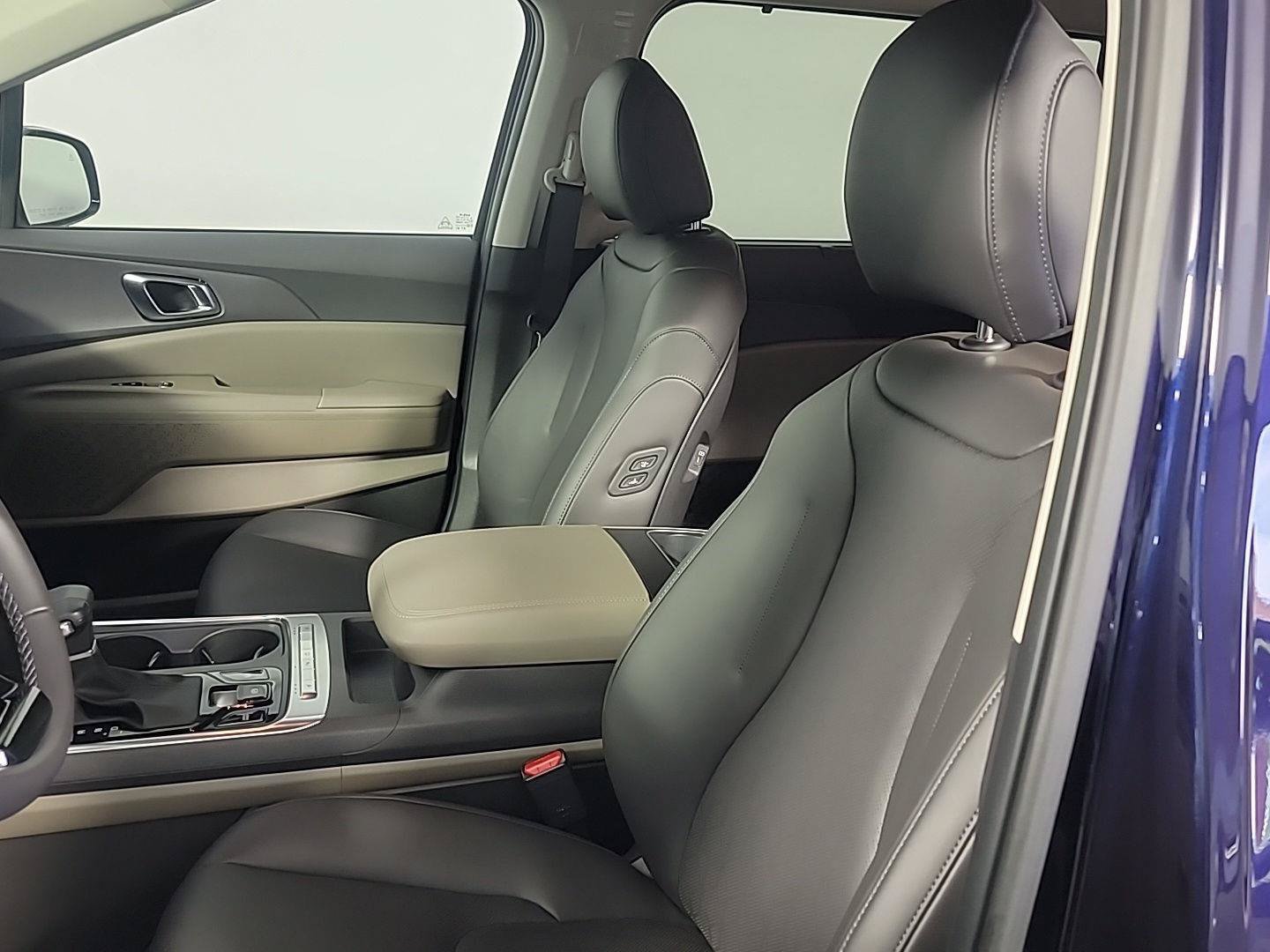 Certified 2026 Kia Carnival EX FWD image 18