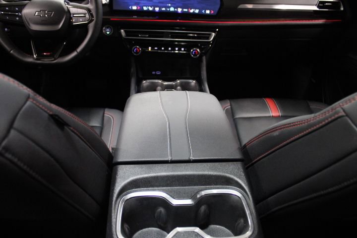 Used 2024 Chevrolet Traverse RS image 32