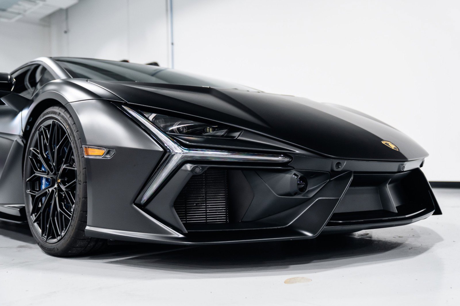 Used 2025 Lamborghini Revuelto image 24