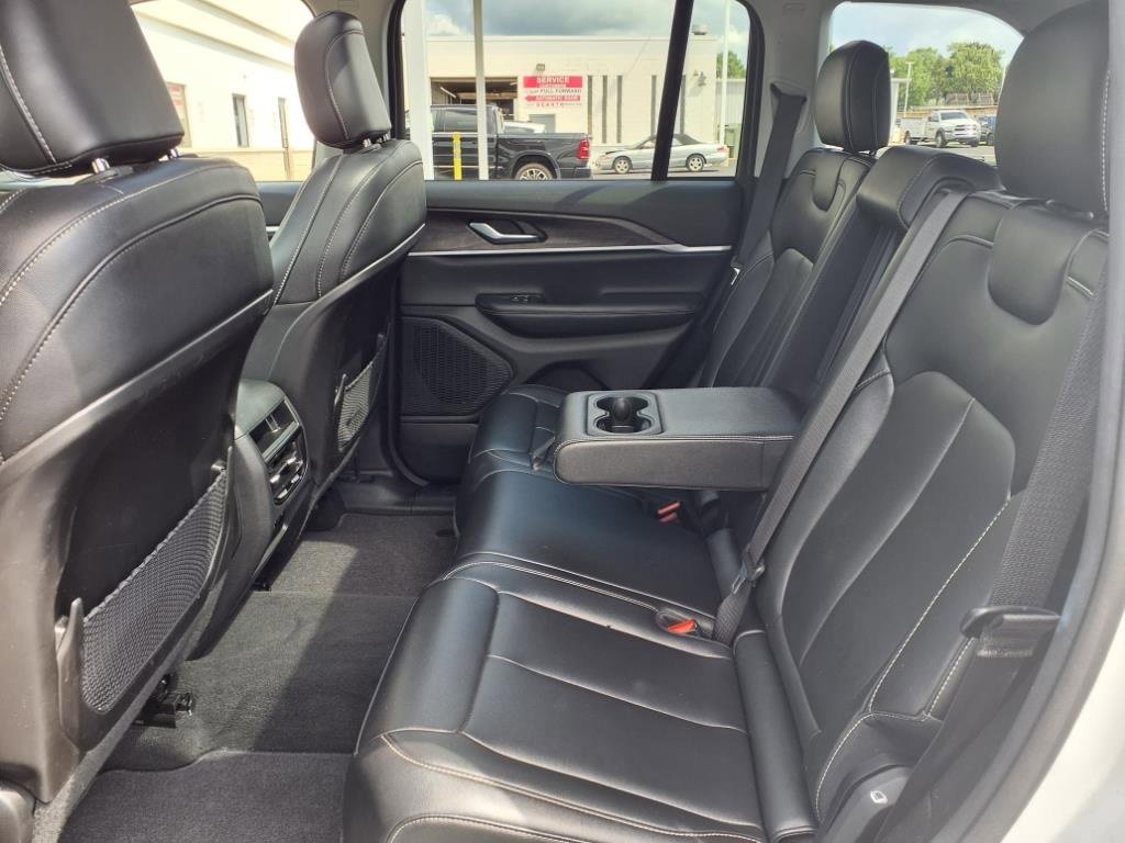 Used 2023 Jeep Grand Cherokee Limited image 5