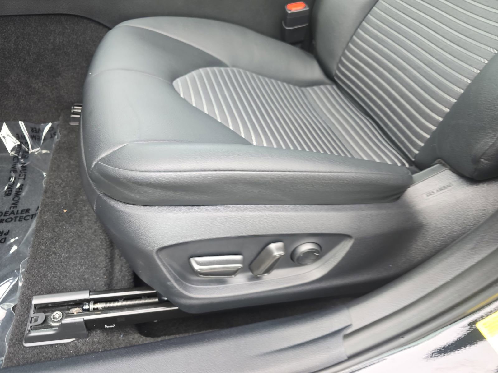 Used 2024 Toyota Camry SE image 34