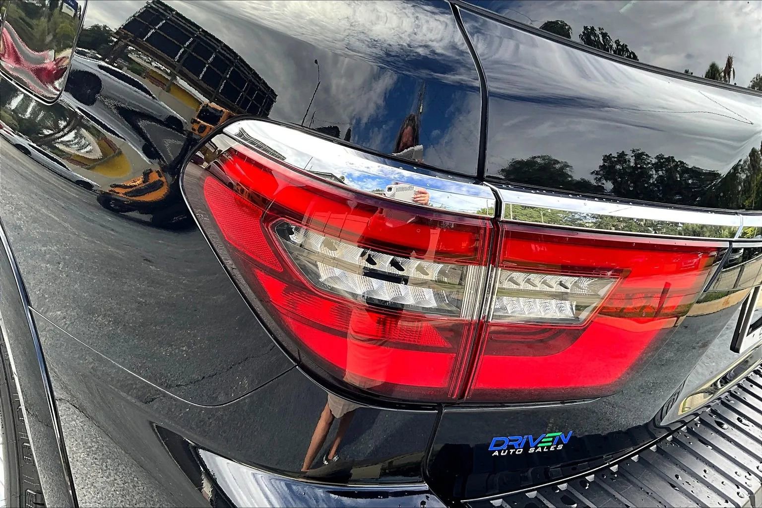 Used 2021 Nissan Armada SL w/ Captain's Chairs Package image 33