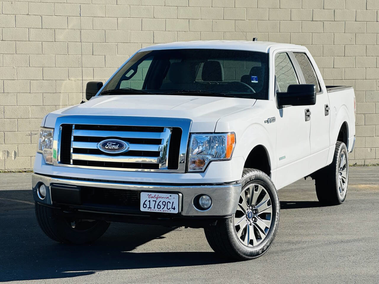 Used 2013 Ford F150 XLT w/ Trailer Tow Pkg image 3