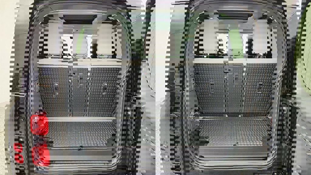 Used 2025 Land Rover Defender 90 S image 22