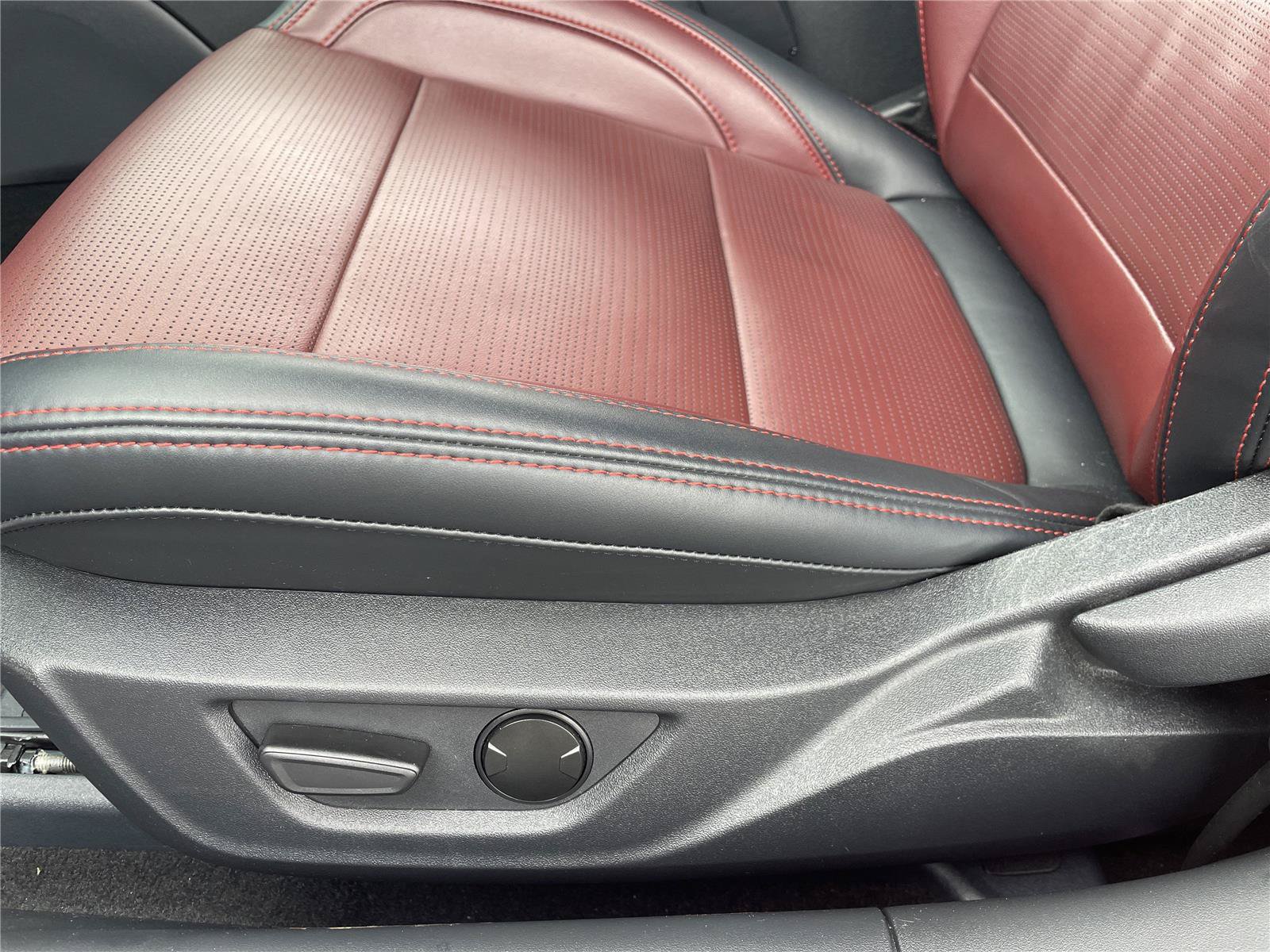 Used 2025 Ford Mustang GT Premium RWD image 12