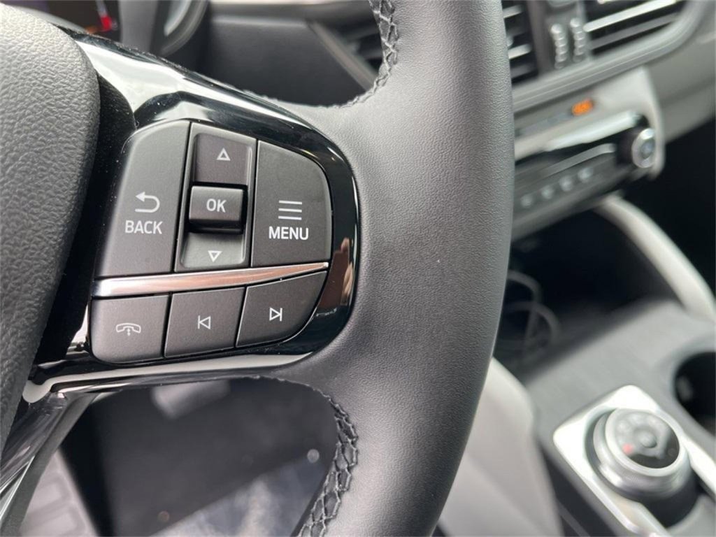 New 2025 Ford Escape SE image 17