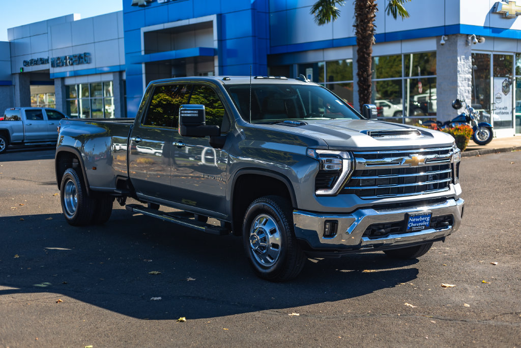 Used 2025 Chevrolet Silverado 3500 LTZ w/ LTZ Convenience Package AWD/4WD image 5