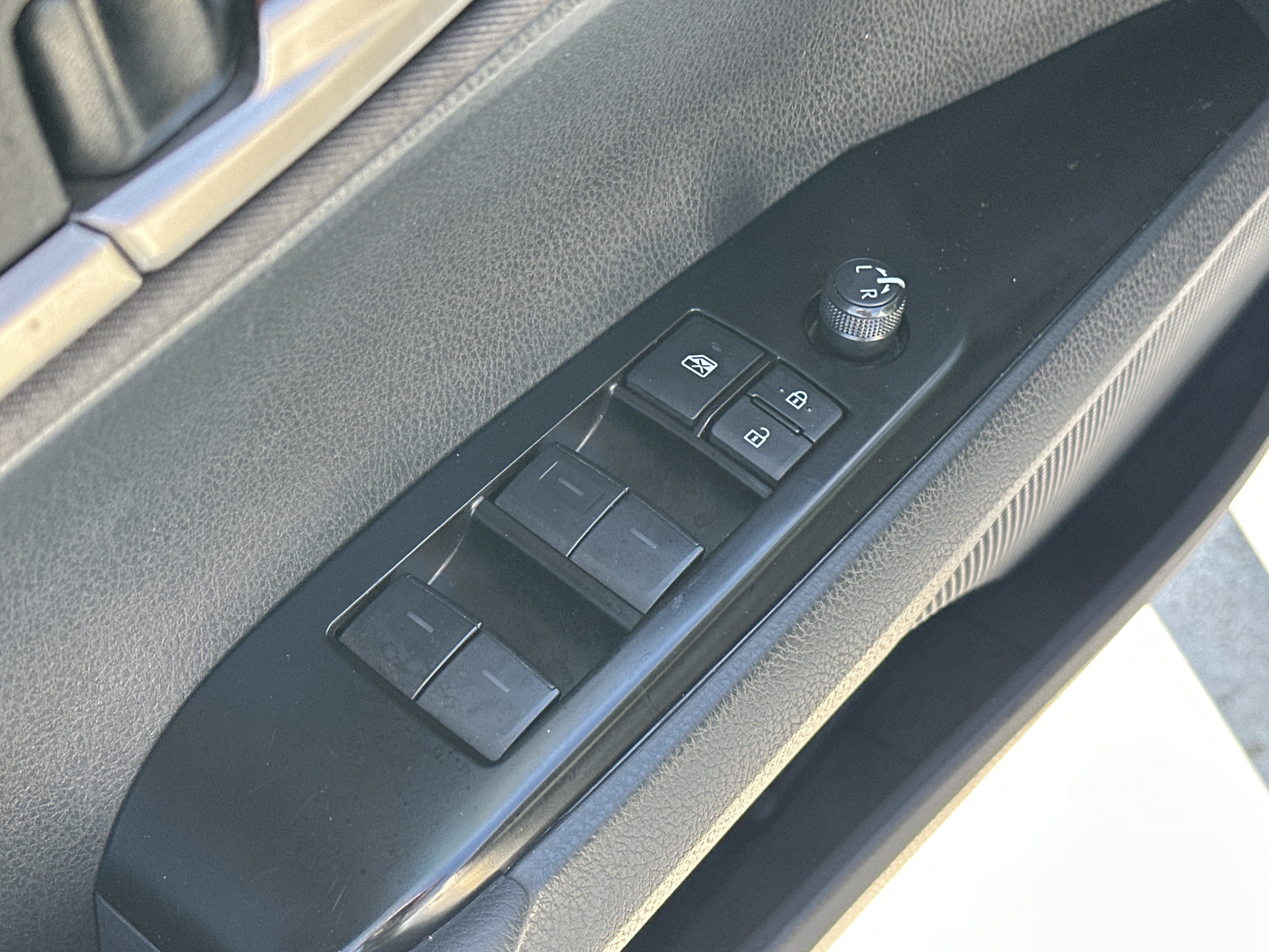 Used 2025 Toyota Camry LE FWD image 15
