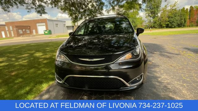 Used 2018 Chrysler Pacifica Touring-L w/ Premium Audio Group FWD image 3