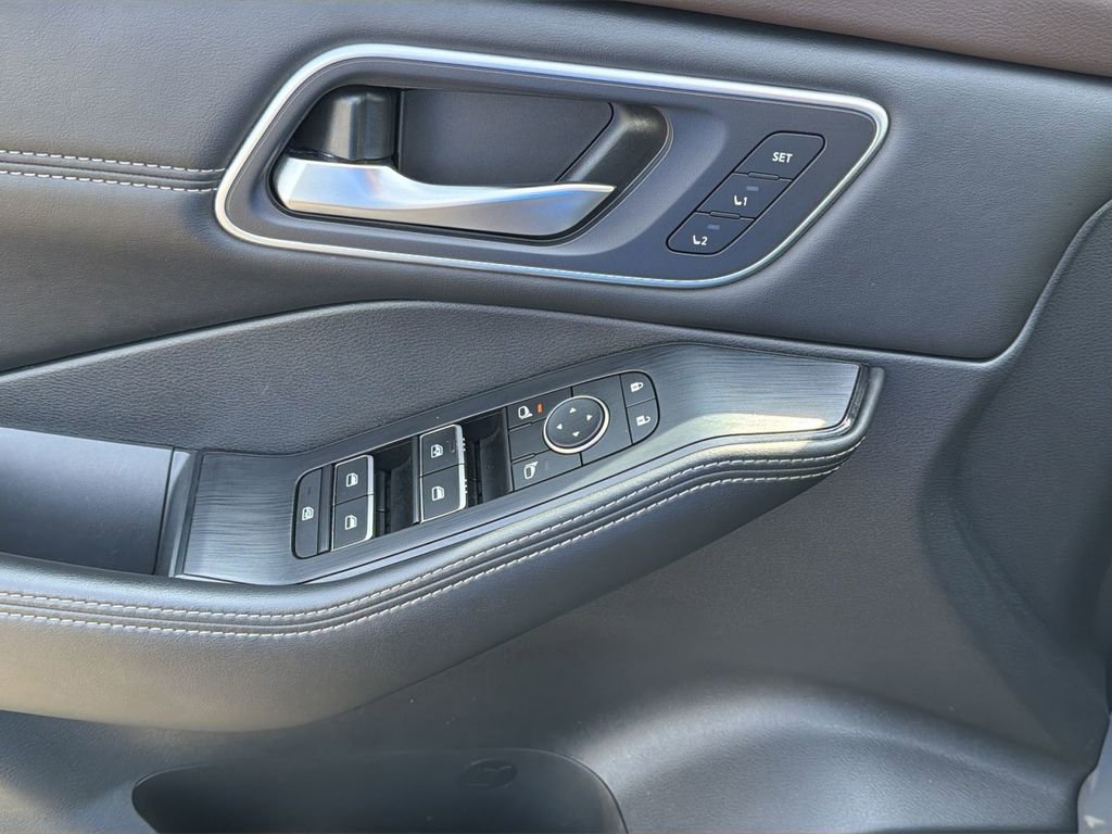 Used 2021 Nissan Rogue SL w/ Premium Package FWD image 15