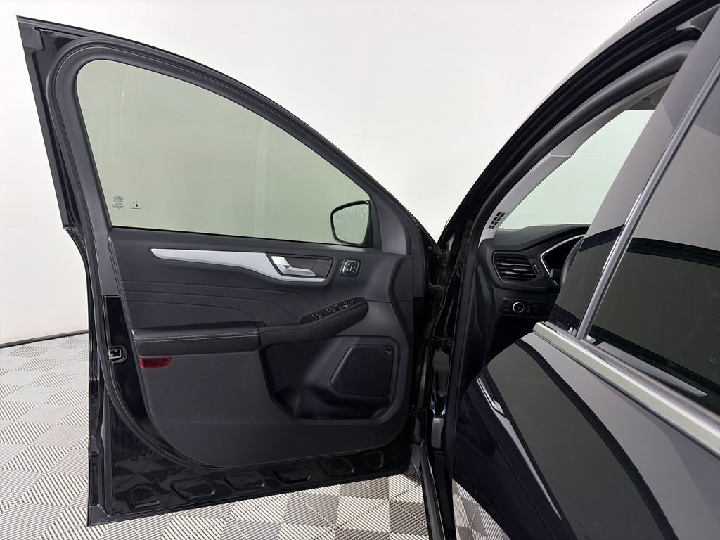 Used 2024 Ford Escape Platinum w/ Premium Technology Package AWD/4WD image 10