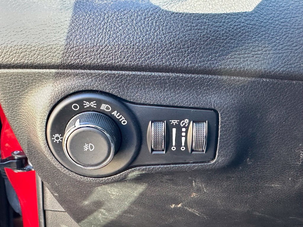 Used 2019 Jeep Compass Latitude FWD image 33