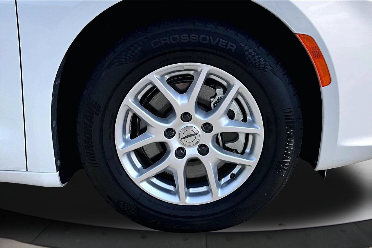 Certified 2023 Chrysler Pacifica Touring-L FWD image 33