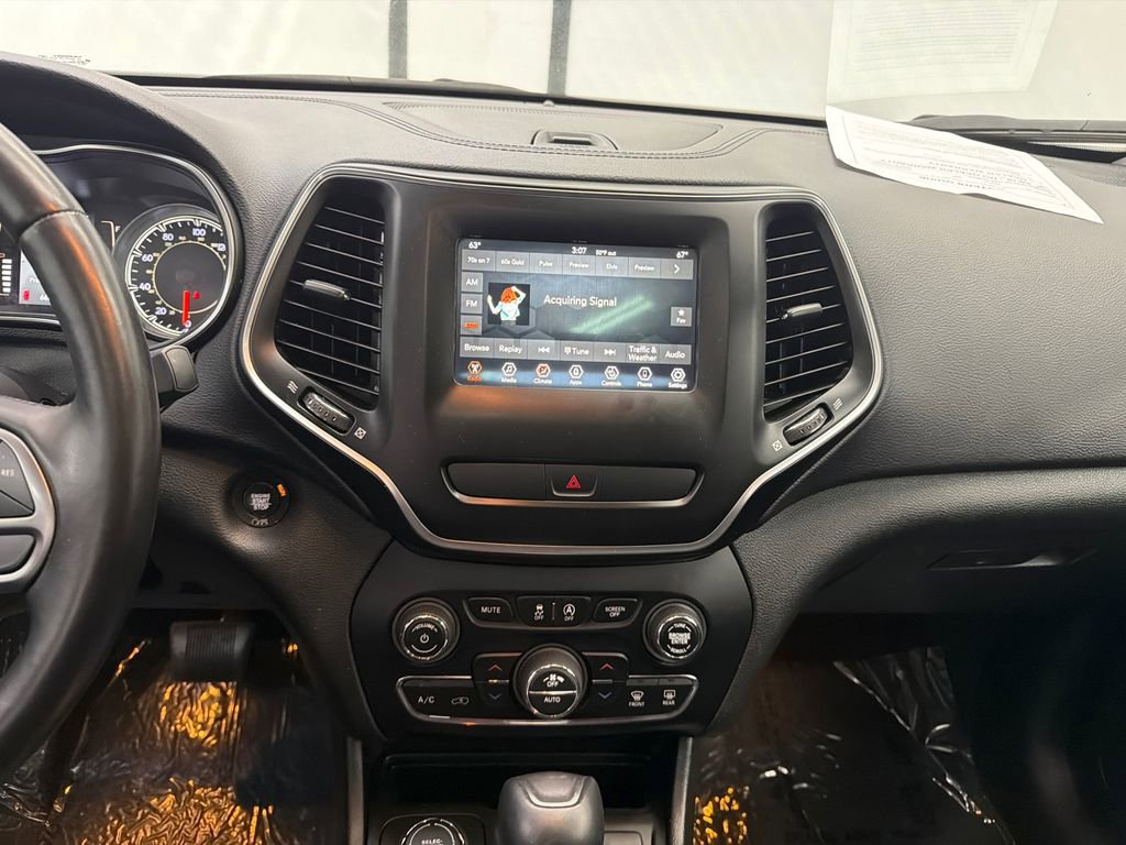 Used 2019 Jeep Cherokee Latitude Plus w/ Comfort/Convenience Group image 30