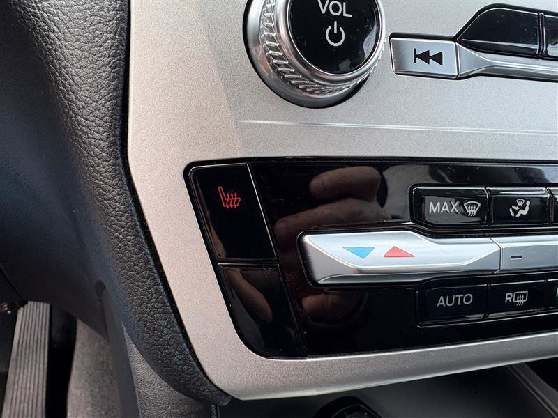 Used 2022 Ford Explorer XLT image 26