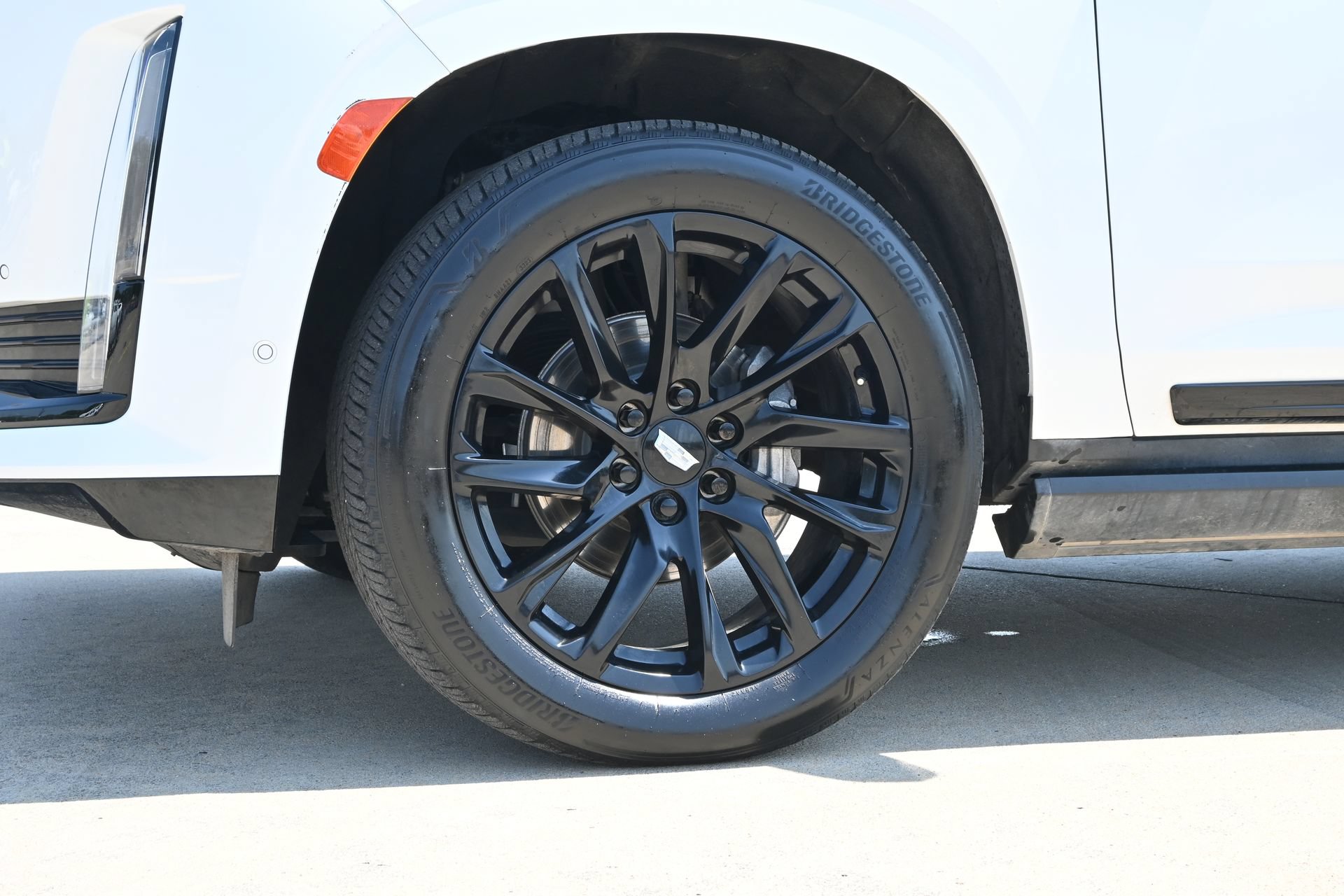 Used 2023 Cadillac Escalade ESV Sport w/ LPO, ONYX Package AWD/4WD image 31