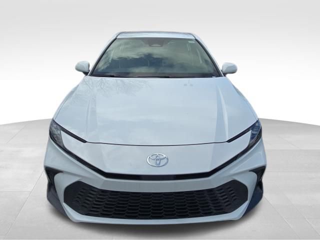 Used 2025 Toyota Camry SE image 9
