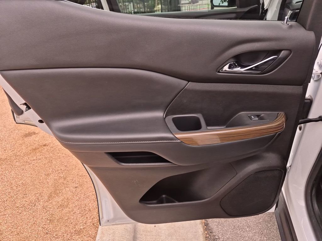 Used 2021 GMC Acadia SLE FWD image 35