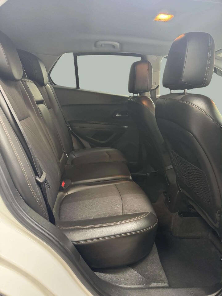 Used 2017 Chevrolet Trax LT w/ LT Convenience Package image 8