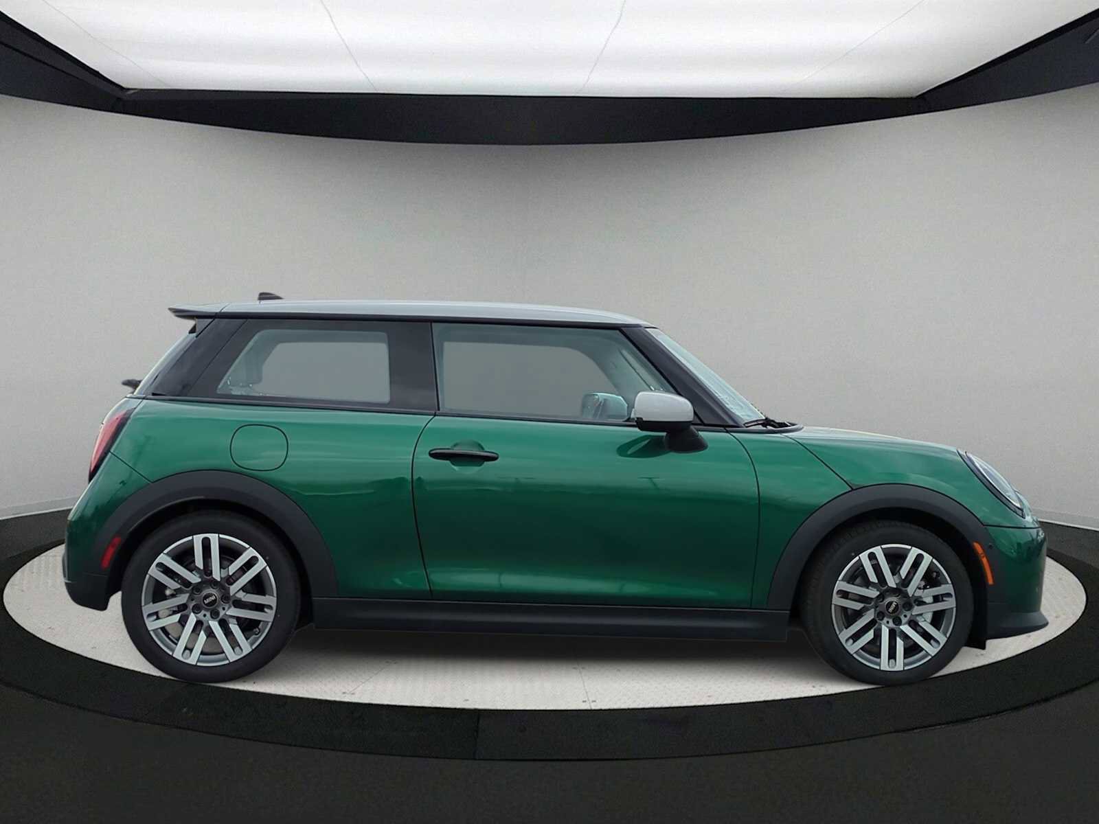 Used 2025 MINI Cooper S FWD image 9