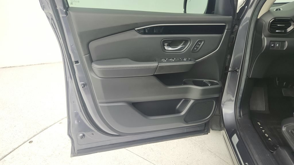Used 2025 Honda Pilot EX-L image 24