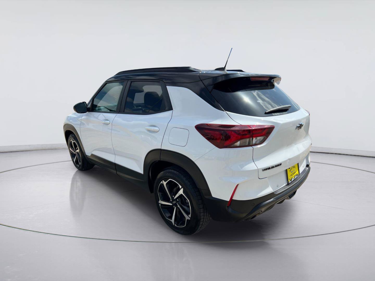 Used 2023 Chevrolet TrailBlazer RS w/ Sun and Liftgate Package FWD image 5