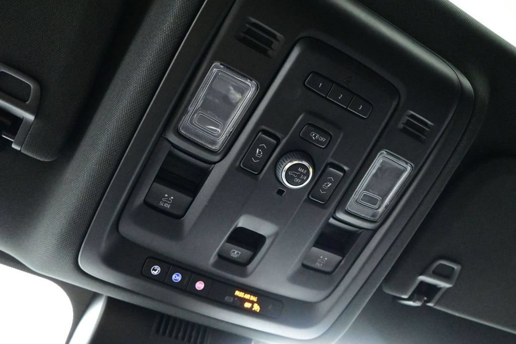 Used 2024 Chevrolet Tahoe High Country AWD/4WD image 27