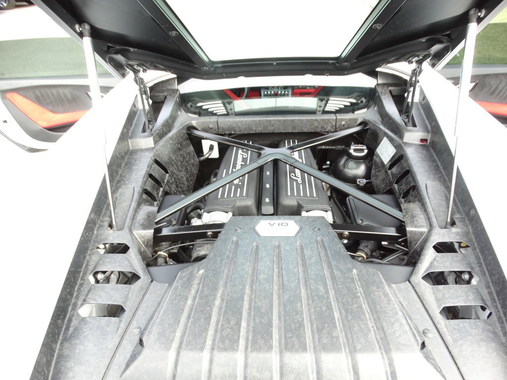 Used 2015 Lamborghini Huracan LP 610-4 image 20