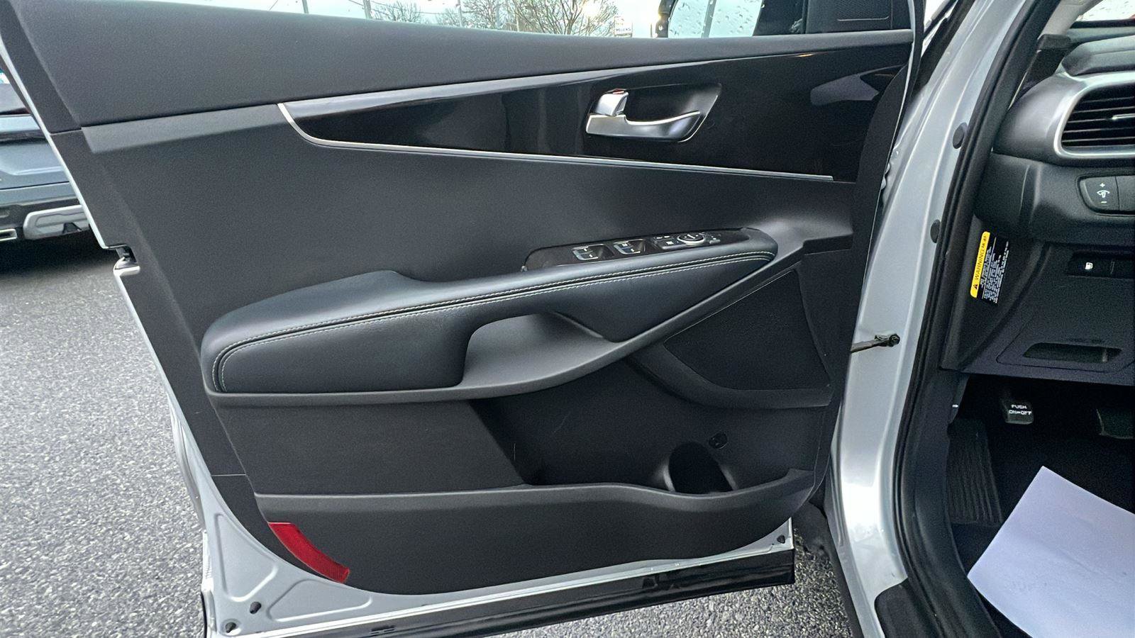 Used 2017 Kia Sorento LX image 21