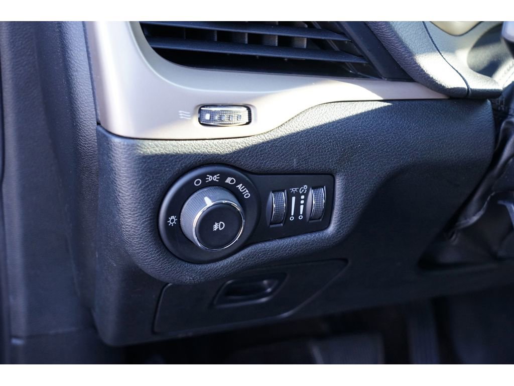 Used 2017 Jeep Cherokee Latitude image 17