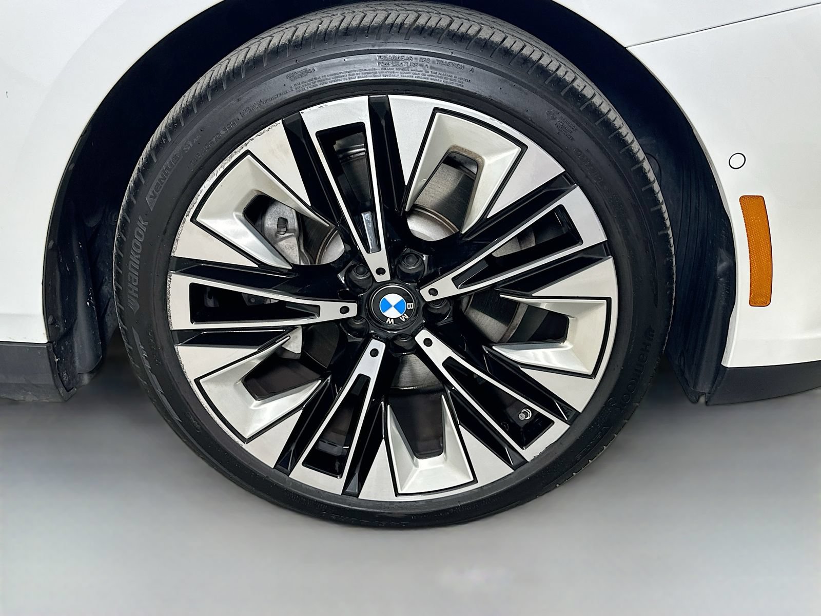 Used 2025 BMW 530i xDrive w/ Premium Package AWD/4WD image 10