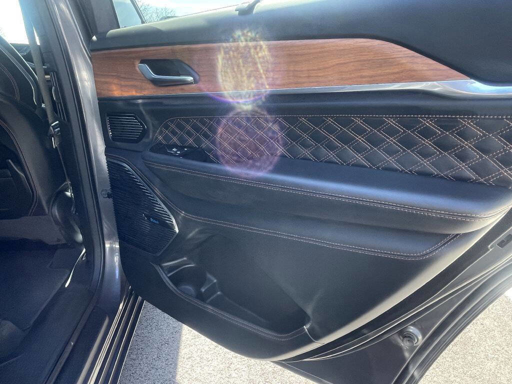 Used 2023 Jeep Grand Cherokee L Summit image 22