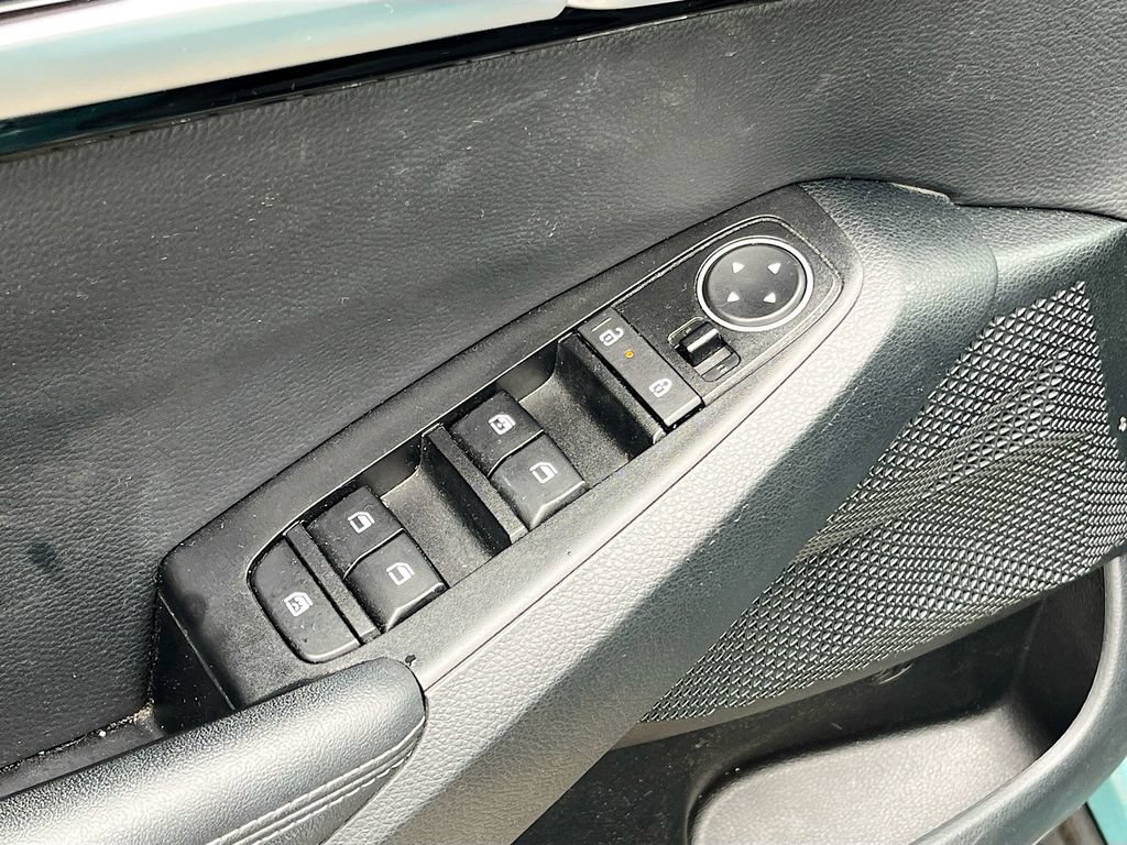 Used 2025 Kia Seltos S AWD/4WD image 18