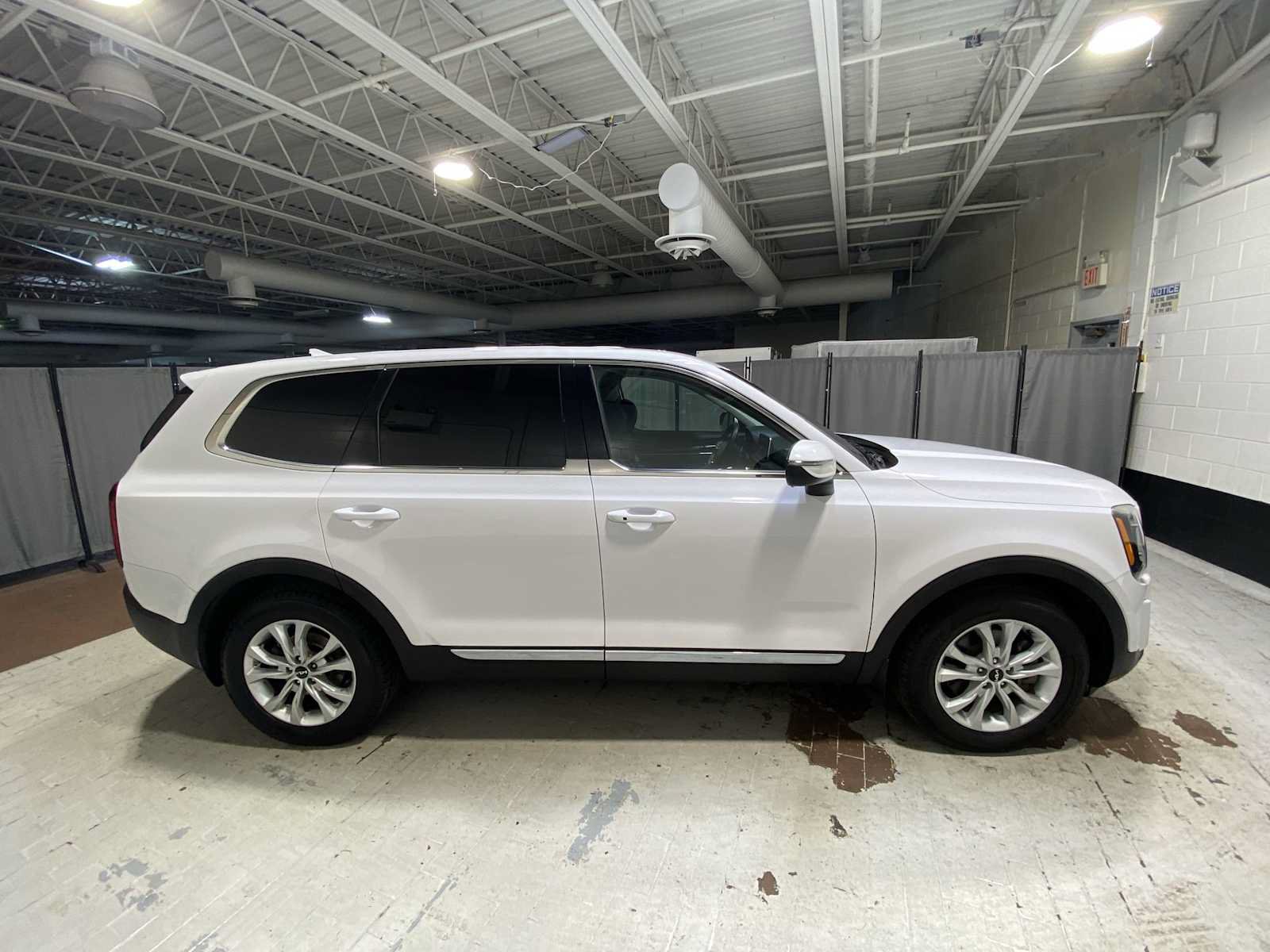 Used 2022 Kia Telluride LX AWD/4WD image 27