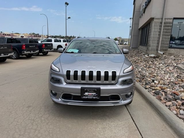 Used 2016 Jeep Cherokee Overland AWD/4WD image 2
