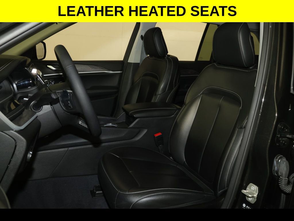 Used 2023 Jeep Grand Cherokee Limited AWD/4WD image 4
